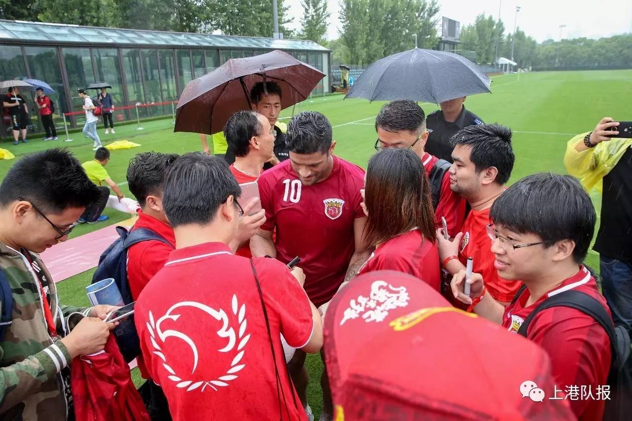 kaiyun体育平台-关于广州队训练开放日，赛前刷新队史纪录引欢呼，亚冠在即，团队化学反应显著的信息