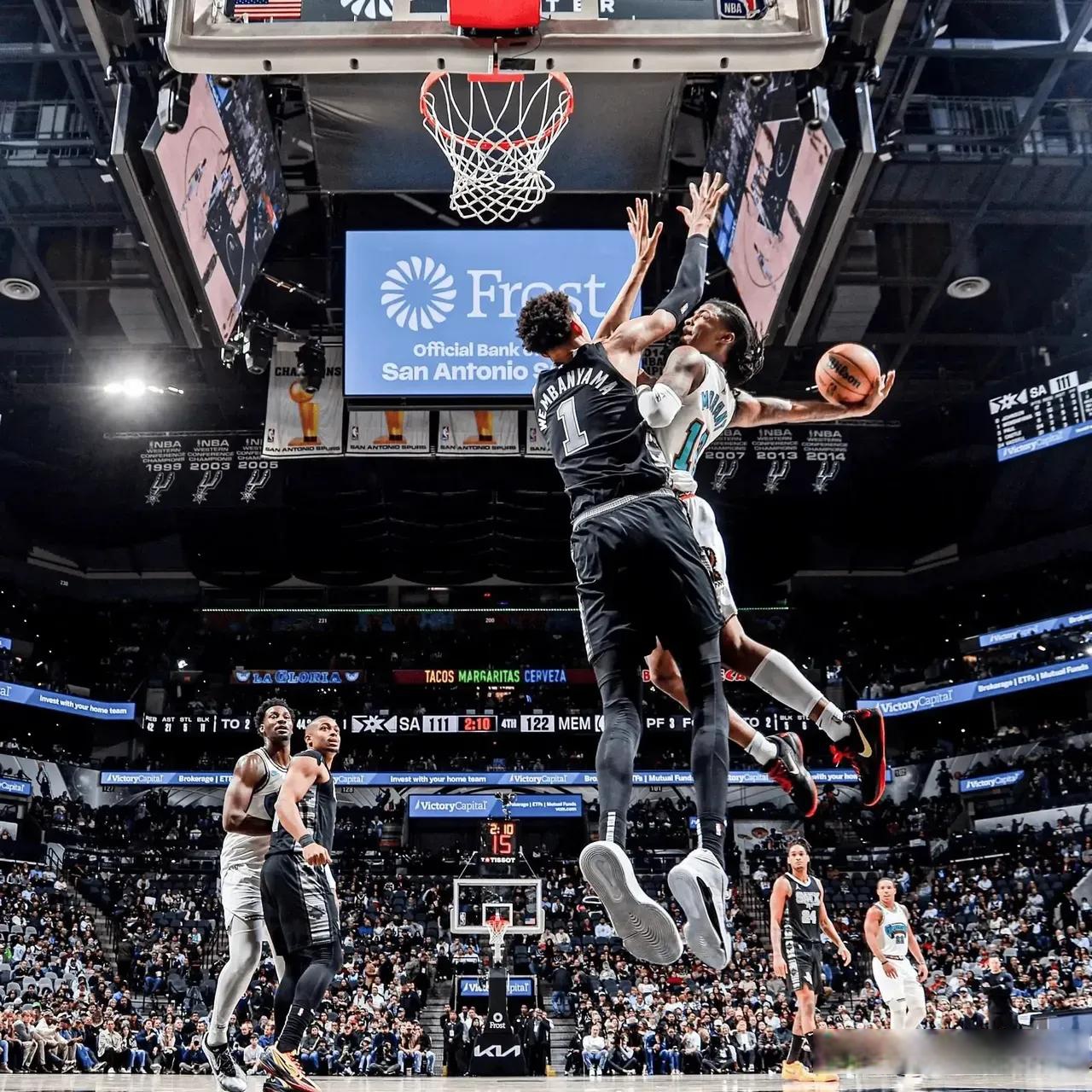 开云体育服务-赛地聚焦——NBA季后赛关键时刻热度飙升；克里夫兰骑士完成体检；赛场秩序良好；心理建设被强调的简单介绍